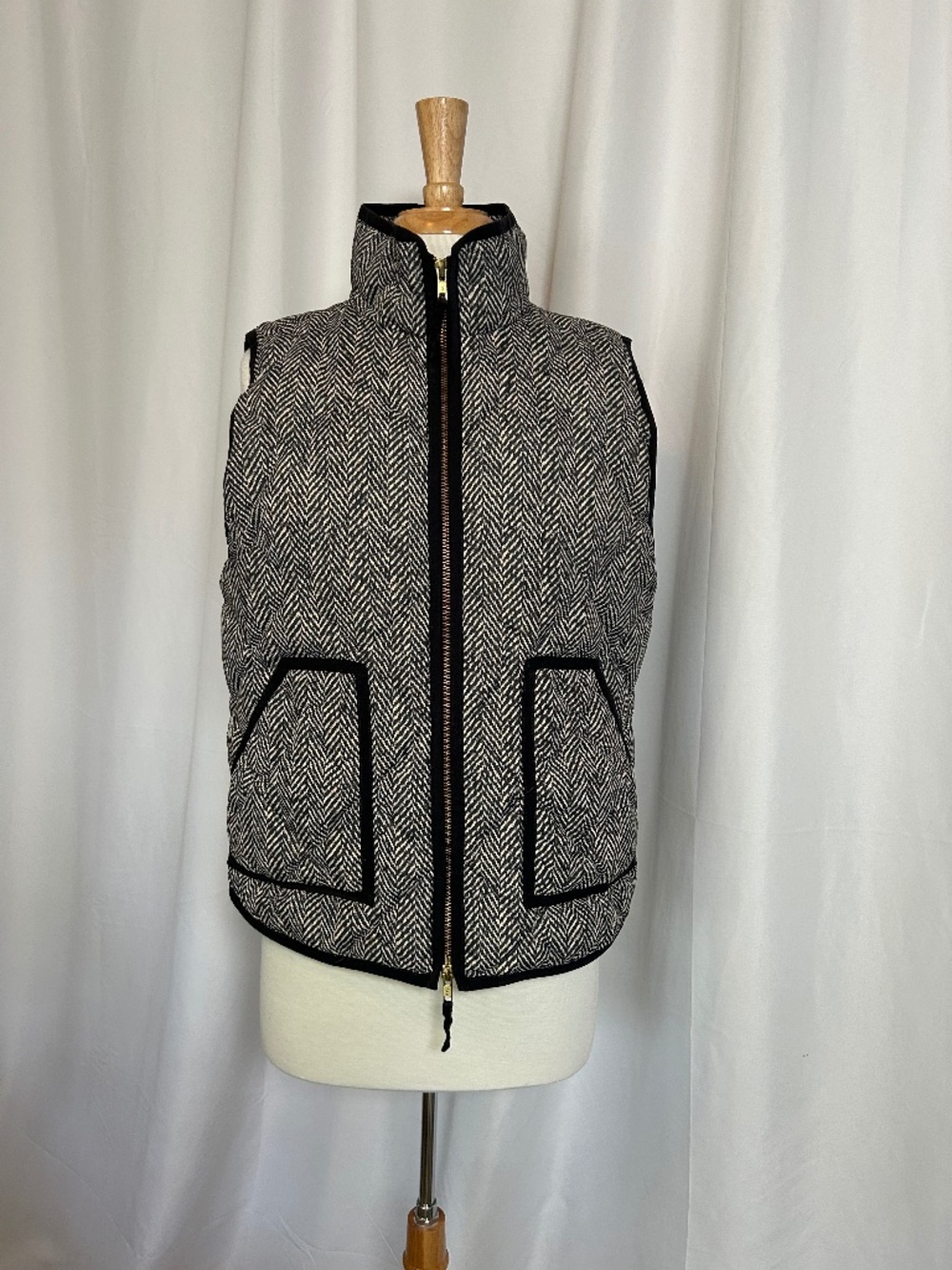 J. CREW HERRINGBONE QUILTED DOWN PUFFER VEST - SIZE LARGE